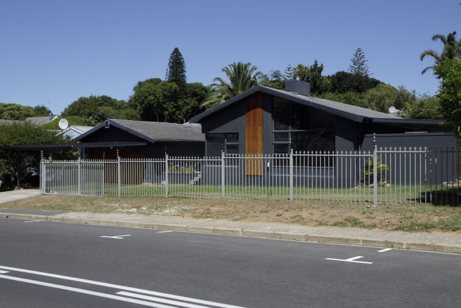 4 Bedroom Property for Sale in Loevenstein Western Cape